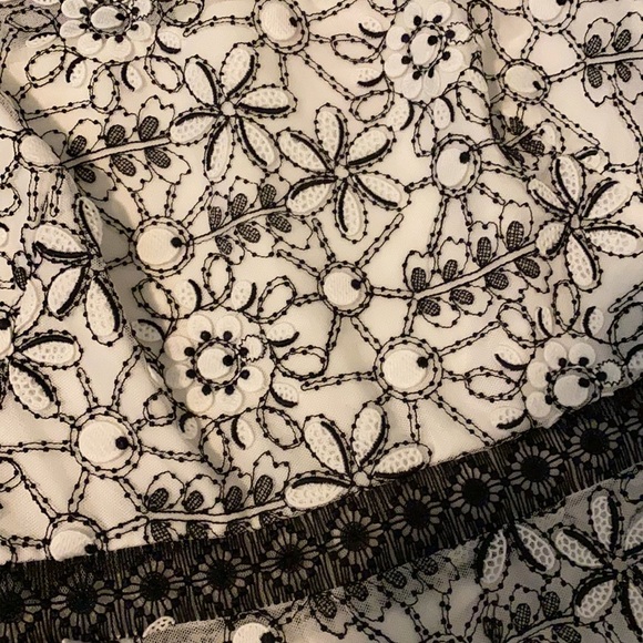 Monique Lhuillier Size 8 White & Black mini dress with shelves - Picture 3 of 5